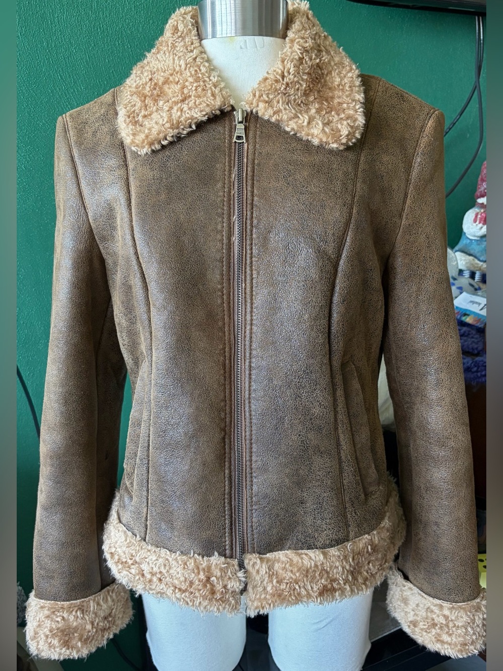 Guess leather and faux fur jacket Size M, 19” PTP, 22” L, like new